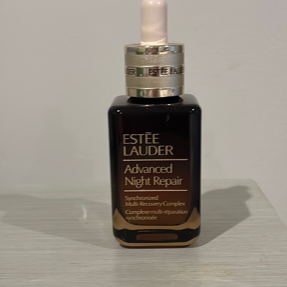 Estee Lauder Advances Night Repair Serum 🆕 - Picture 2 of 3